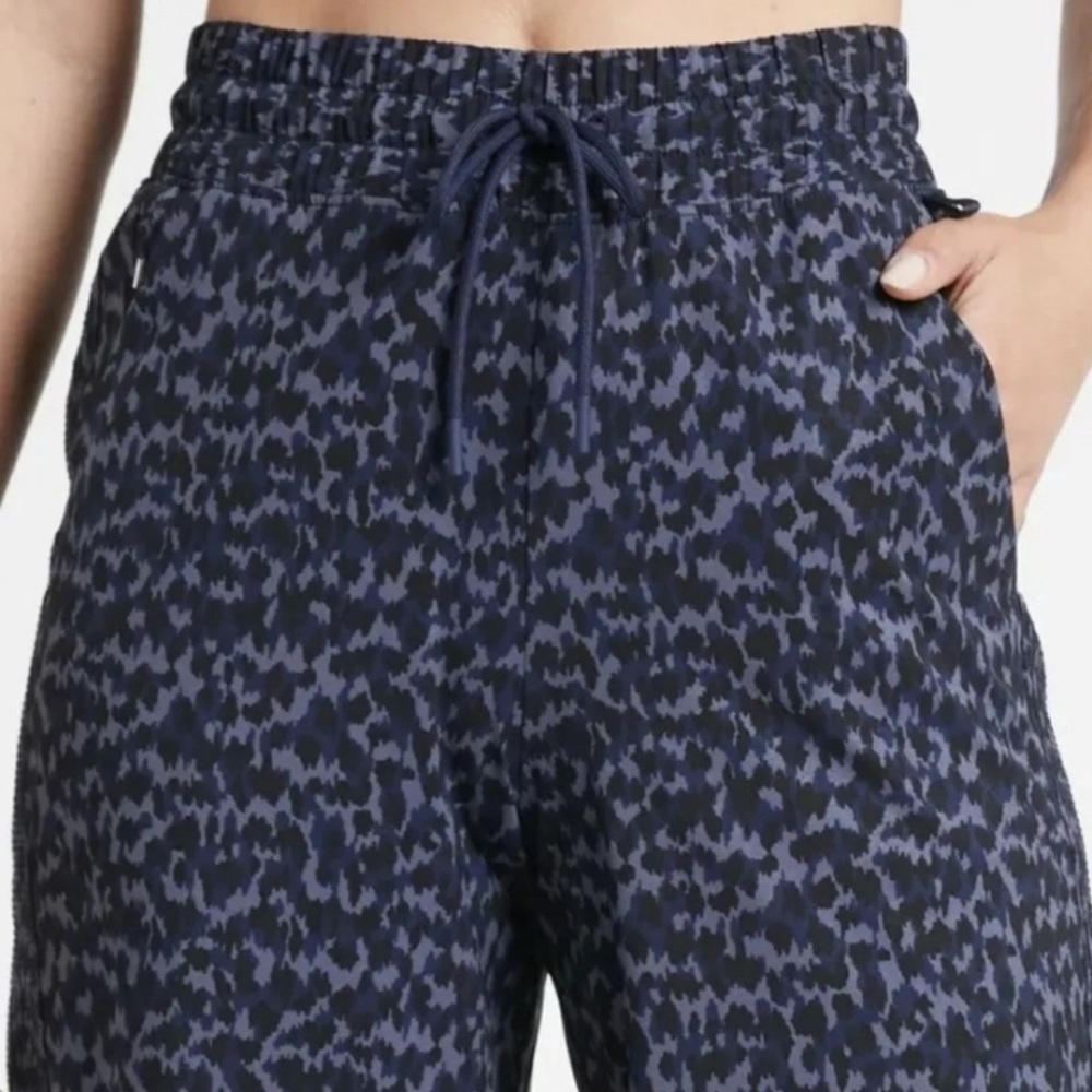Athleta Avenue Wide Leg  Athleisure Pants Size 6 EUC